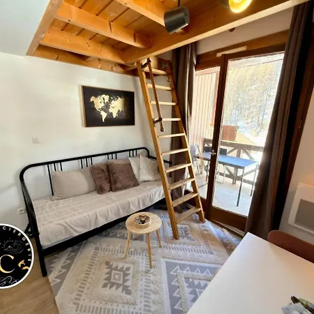 Avec Coin Nuit En Mezzanine La Foux D'allos Appartement Allos